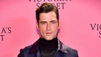 Ia pernah menjadi model dengan pendapatan tertinggi di dunia versi Forbes tahun 2013, saat usianya masih 24 tahun (Theo Wargo/Getty Images for Victorias Secret)