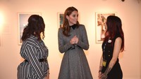 Kate terlihat sangat antusias kala mengunjungi museum. Eddie Mulholland-WPA Pool/Getty Images