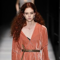 Saat masih tampil sebagai wanita, Nathan Westling berjalan di fashion show Louis Vuitton, Alexander Wang hingga Marc Jacobs. Ia juga membintangi kampanye terbaru Tiffany & Co, bahkan Chanel. Foto: Getty Images