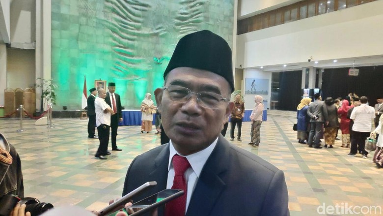 Mendikbud ke Peserta SNMPTN: Percaya Tuhan dan Tetap Positive Thinking Mendikbud ke Peserta SNMPTN: Percaya Tuhan dan Tetap Positive Thinking