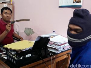 Suami Pergoki Istri Selingkuh di Kamar Mandi, Golok pun Melayang