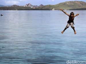 Berenang Ala Anak Pantai Papagarang