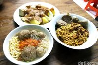 Danau Bakso: Bakso Juicy dan Siomay Gurih Mantap di Tepi Danau