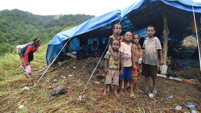 Potret Pengungsi Banjir Bandang Sentani di Bukit Harapan