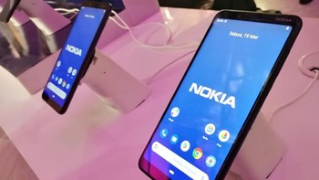 Nokia 3.1 Plus memiliki warna matte yang terdiri dari dua pilihan, yakni Blue dan Baltic. (Foto: Muhamad Imron Rosyadi/detikINET)