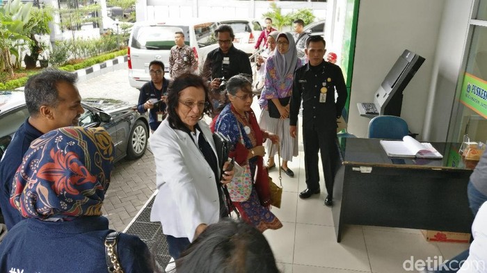 Dr Poonam menganjurkan lebih banyak orang Indonesia yang aktif secara fisik. (Foto: Firdaus Anwar/detikHealth) Dr Poonam menganjurkan lebih banyak orang Indonesia yang aktif secara fisik. (Foto: Firdaus Anwar/detikHealth)