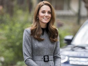 Kate Middleton Dikira Tak Pakai Bra, Ussy Sulistiawaty Pamer Bulu Ketiak