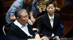 Berkursi Roda, Dirut PT WKE Jalani Sidang Perdana Kasus Suap