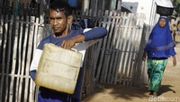 Air bersih harus mereka beli dari Labuan Bajo.
