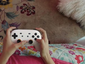 Gamepad Google Stadia Gabungkan Desain Controller Xbox dan PS