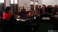 Dalam sidang vonis yang digelar di Ruang Sidang VI, majelis hakim menilai Fahmi telah secara sah dan meyakinkan melakukan suap terhadap Wahid Husein untuk mendapat sejumlah fasilitas selama ditahan di dalam lapas.