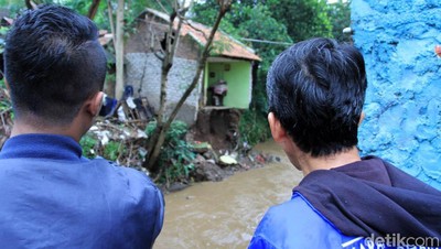 Penampakan Rumah yang Rusak Karena Banjir di Ujungberung