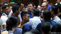 Setelah itu, Eddy Sindoro dibantu Chua Chwee Chye alias Jimmy alias Lie membuat paspor palsu Republik Dominika dengan nama Eddy Handoyo Sindoro. Dengan paspor itu kemudian Eddy Sindoro pergi dari Bangkok, Thailand ke Kuala Lumpur, Malaysia pada Agustus 2018. Namun saat akan kembali ke Bangkok, Eddy Sindoro ditangkap petugas imigrasi Malaysia.