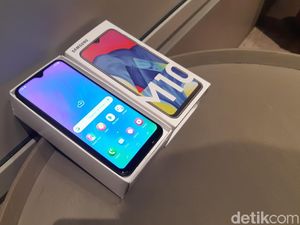 Unboxing Galaxy M10, Smartphone Rp 1 Jutaan dari Samsung