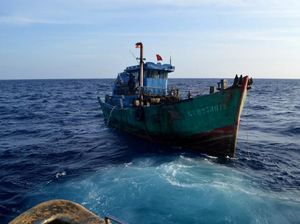 Detik-detik Penangkapan Kapal Maling Ikan Asal Vietnam
