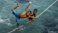 Daya tarik terbaik di Pulau Papagarang ini adalah Desa Papagaran. Wisatawan bisa menyaksikan rutinitas dan budaya lokal di pulau ini.