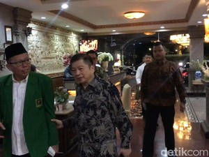 Disambut Sekjen, Plt Ketum PPP Suharso Tiba di Lokasi Mukernas