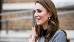 Gaya Kate Middleton dengan Coat Abu-abu saat Temani Ratu Elizabeth II