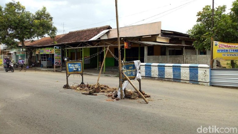 Waspada Jalan Berlubang di Ponorogo, Kedalamannya 1,5 Meter Waspada Jalan Berlubang di Ponorogo, Kedalamannya 1,5 Meter