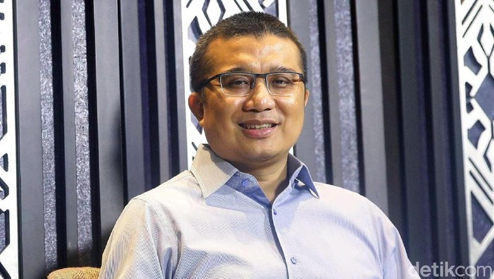 Blak Blakan Bersama Erwin Aksa

Tim Blak Blakan detikcom berkesempatan mewawancarai Mantan Politikus Golkar Erwin Aksa yang baru saja mengundurkan diri karena memiliki pandangan yang berbeda dengan Partai Golkar, Jakarta, Rabu (20/3/2019). Grandyos Zafna/detikcom