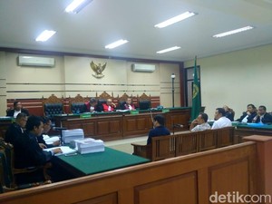 5 Terdakwa Kasus Korupsi Bupati Nonaktif Mojokerto Dituntut Berbeda