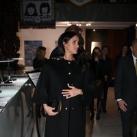 Sebagai seorang figur publik dan bangsawan, Meghan Markle yang melahirkan bayi laki-laki pada Senin (6/5/2019) pagi dituntut untuk selalu tampil maksimal. Bahkan ketika sedang hamil sekalipun. Maka jangan heran, untuk baju hamil Meghan saja memakan biaya hingga miliaran rupiah. Foto: Dok. Getty Images