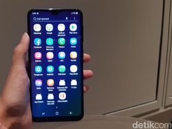 Unboxing Galaxy M10, Smartphone Rp 1 Jutaan dari Samsung