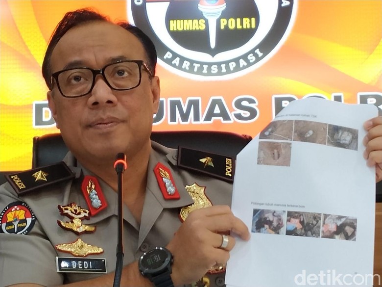 Polisi: Teroris Y Berencana Rakit Bom Mobil untuk Serang Polisi di Sibolga Polisi: Teroris Y Berencana Rakit Bom Mobil untuk Serang Polisi di Sibolga