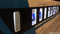 ”Pembangunannya lebih murah daripada LRT. Kan biasanya pembangunan di bawah ngambil lahan, sekarang di atas, jadi bawah tetap bisa ada jalan,” ungkap Sarah.