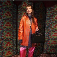 Nama Zumi sendiri diambil dari seorang wanita bernama Zumi Rosow yang menjadi inspirasi tas seharga $5,500 atau sekitar Rp 77 jutaan. Namun tak seperti tampilan tas yang terlihat formal, sosok yang menjadi muse tas Gucci tersebut berkarakter nyentrik. Foto: Instagram @fangusz666