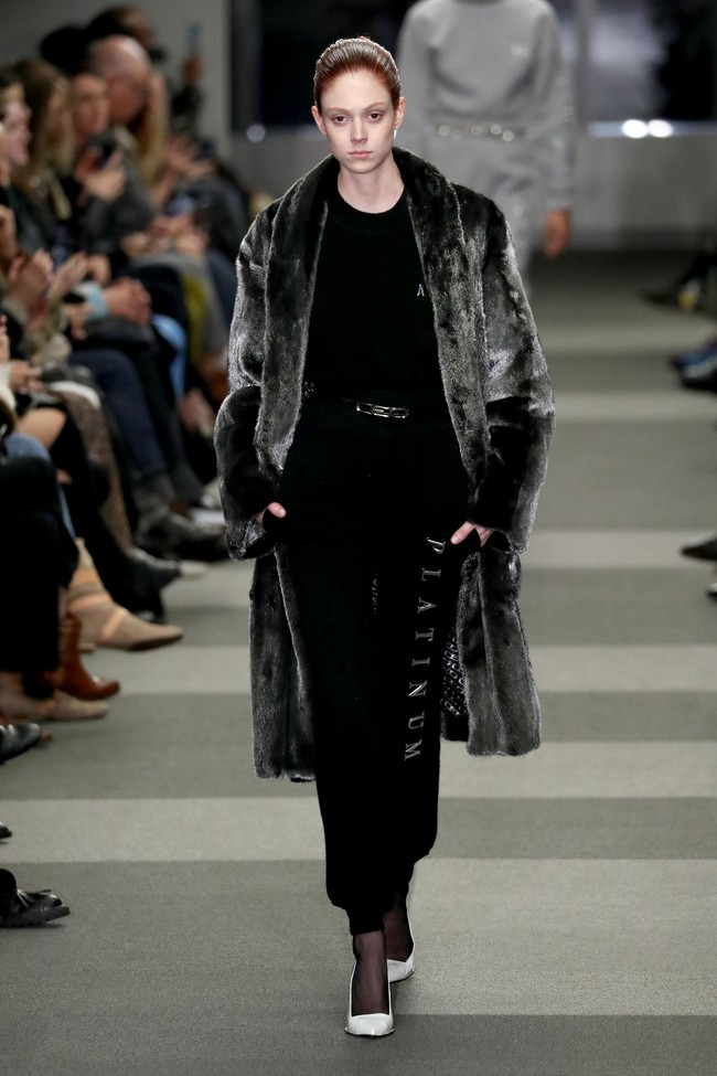 Di balik wajah cantik dan tubuh yang banyak diidamkan banyak wanita di dunia, Natalie nyatanya tak nyaman dengan tubuhnya sendiri. Foto: Getty Images