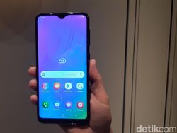 Unboxing Galaxy M10, Smartphone Rp 1 Jutaan dari Samsung