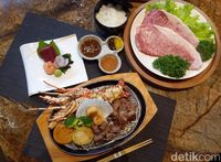 Lihat Aksi Seru Chef Memasak Omi Beef di 'Spring Teppanyaki'