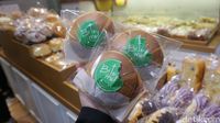 Nyam! Lembut Manis Dorayaki Isi Cream Cheese dan Blueberry 