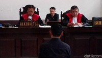 Atas perbuatannya tersebut, Majelis hakim Pengadilan Tipikor Bandung menjatuhkan hukuman penjara 3,5 tahun penjara kepada Fahmi Darmawansyah.