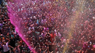 Serunya Tumpah Ruah di Festival Holi