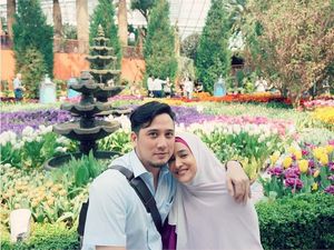 Menikah 20 Tahun, Kemesraan Cindy Fatika Sari-Firman Tetap Awet