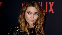 Semoga Paris tak depresi dan berniat yang aneh-aneh lagi ya! Kevin Winter/Getty Images