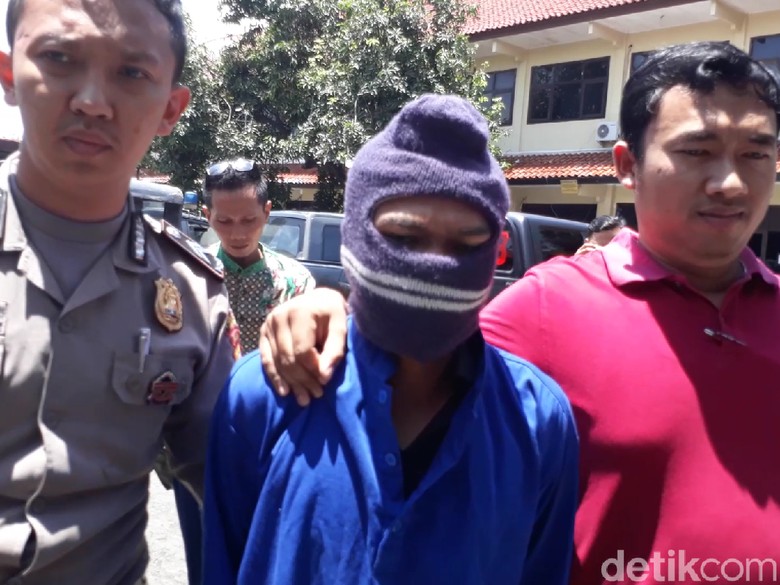 Saat Golok Yonang Berbicara Tahu Istri Selingkuh di Kamar Mandi Saat Golok Yonang Berbicara Tahu Istri Selingkuh di Kamar Mandi
