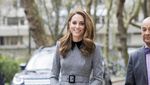 Gaya Kate Middleton dengan Coat Abu-abu saat Temani Ratu Elizabeth II
