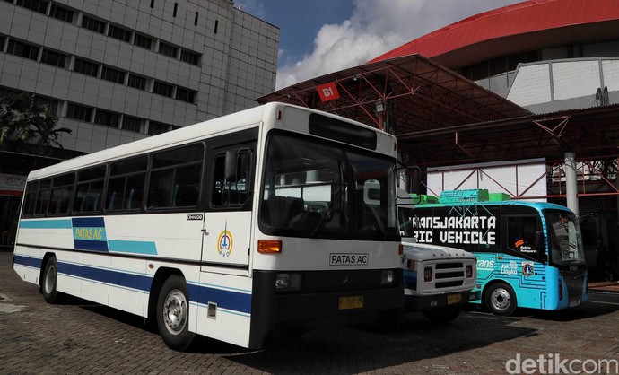 Bus-bus Jadul Rayu Pengunjung Jiexpo Kemayoran