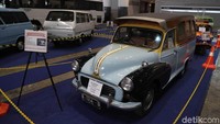 Mobil oplet seperti yang dipakai Rano Karno dalam film Si Doel Anak Betawi ini dipamerkan Hall B Jiexpo Kemayoran, Jakarta Pusat.