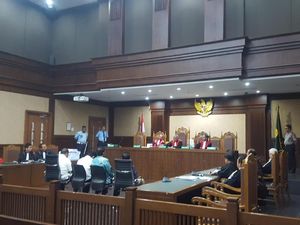 Terima Suap dari Gatot Pujo, 2 Eks Anggota DPRD Dituntut 6 Tahun Bui
