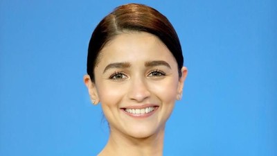 Pesona Artis Bollywood yang Beri Rp 1 Miliar untuk Bantu Supir Beli Rumah