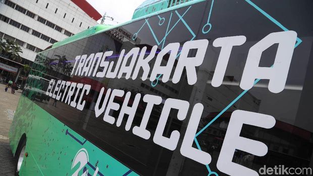 Bus listrik TransJ.