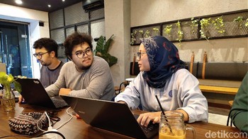 Memotret mode standar dalam ruang di malam hari. Foto: Adi Fida Rahman/detikINET