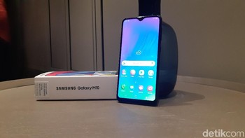 Aspek rasionya 19:9 dengan notch berbentuk Infinity-V. (Foto: detikINET/Virgina Maulita Putri)