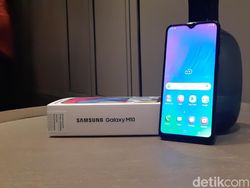 Unboxing Galaxy M10, Smartphone Rp 1 Jutaan dari Samsung
