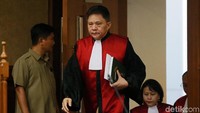 Hakim ketua Frangky Tambuwun saat membacakan amar putusan dalam sidang menyatakan terdakwa Lucas telah terbukti secara sah dan meyakinkan menurut hukum bersalah melakukan perintangan secara bersama-sama atas kasus Eddy Sindoro.