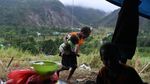 Potret Pengungsi Banjir Bandang Sentani di Bukit Harapan